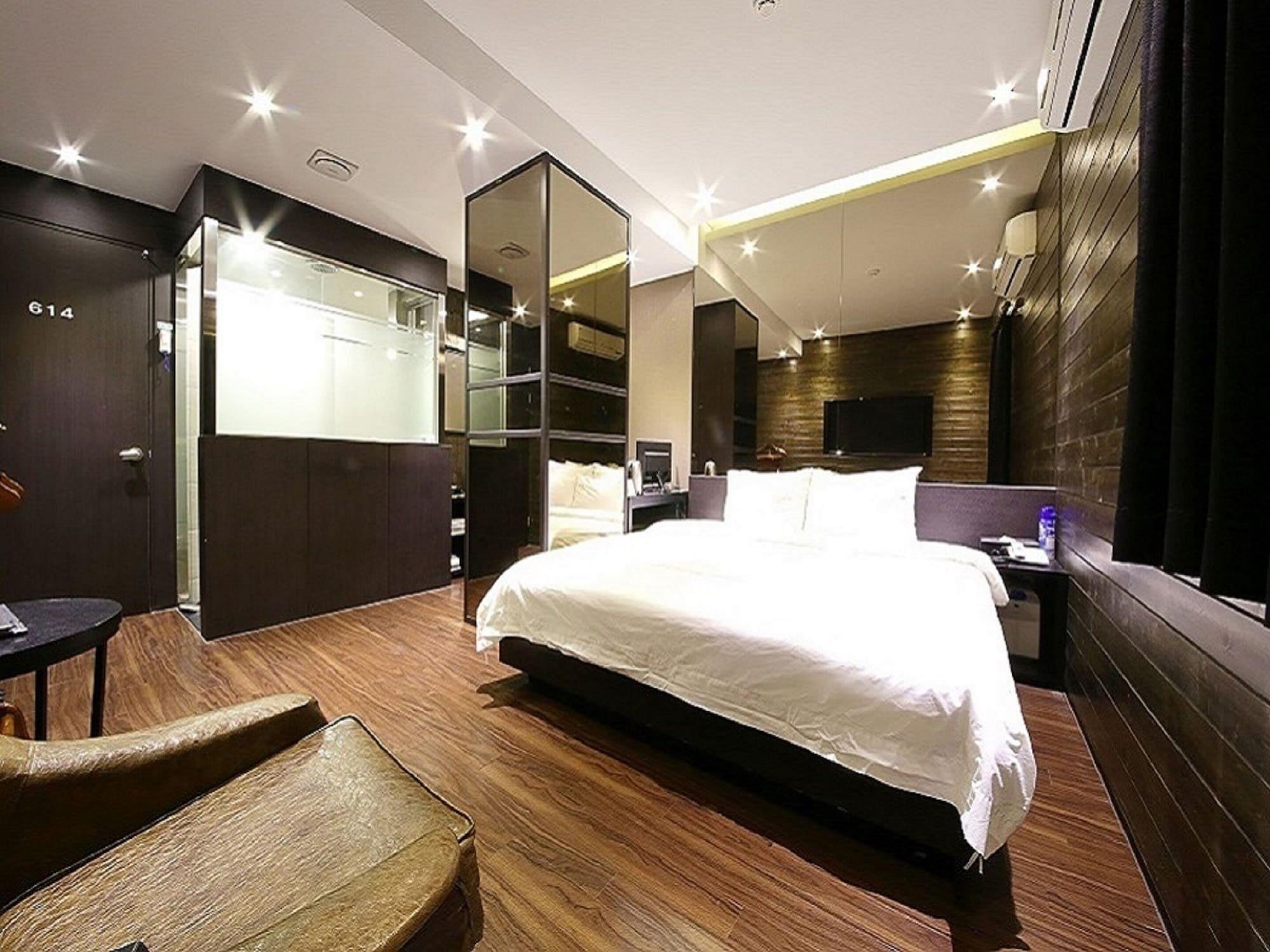 Almond Hotel Busan Station Exterior photo