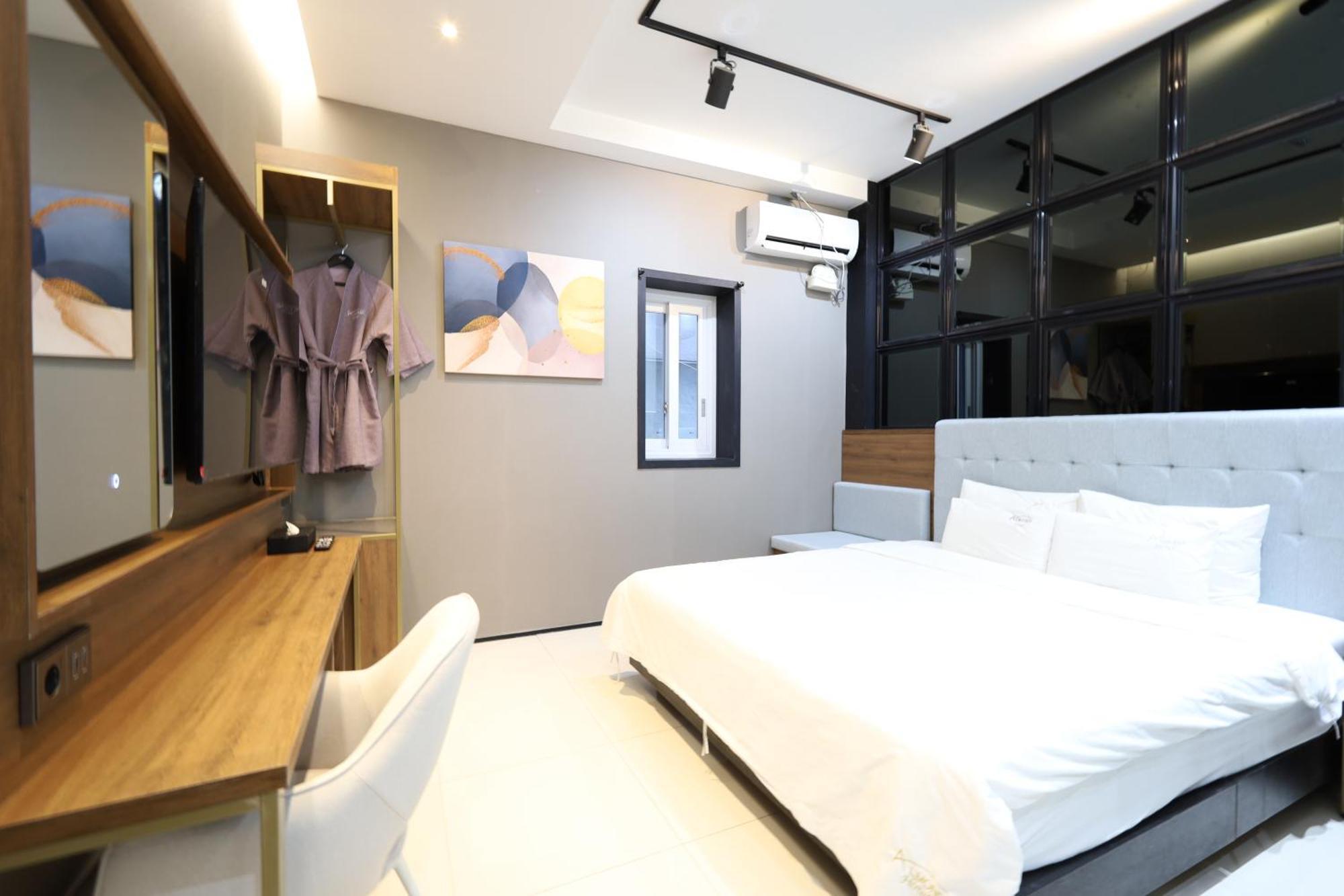 Almond Hotel Busan Station Exterior photo