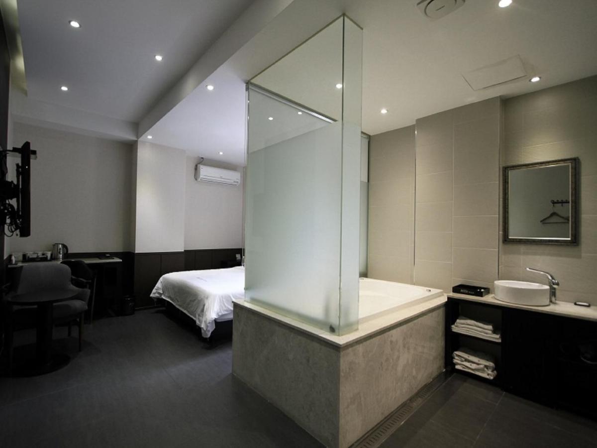 Almond Hotel Busan Station Exterior photo